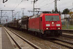 185 286-2 mit einem gemischten Güterzug am Bahnhof Golm, am 18.11.2022.