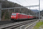 Doppeltraktion, mit den DB Loks 185 112-0 und 185 110-4 durchfährt am 04.01.2023 den Bahnhof Effingen.