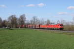 DB 185 244-0 + 185 155-9 mit Kohlewagen Richtung Fulda, am 05.04.2023 in Hauneck.