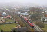 185 398-5 ist mit einem Gemischtwarenladen Richtung Treuchtlingen in der Gemeinde Dollnstein unterwegs, die einen herrlichen Aussichtspunkt auf einem Felsen bietet. Nur der Nebel hatte etwas dagegen.

🧰 DB Cargo
🕓 15.2.2023 | 9:17 Uhr