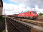 Mit einem Schadwagenzug stand am 14.Oktober 2010 in Stralsund 185 284.