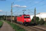 11.07.2011: Die 185 338-1 mit einem Ölzug Richtung Westen bei Illingen (Württemberg).