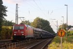 185 274-8 von Railion kommt  mit einem sehr langen Autozug aus Richtung Neuss und fährt durch Kohlscheid in Richtung Aachen-West bei schönem Sonnenschein.