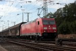 185 379-5 DB kommt mit einem  G�terzug aus K�ln-Kalk und f�hrt in K�ln-Gremberg ein bei Sommerwetter.
