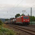 185 378-5 zieht einen Hupac-Containerzug am 11.08.2011, auf der rechten Rheinstrecke, bei Unkel in Richtung Norden.