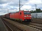 185 194-8 steht mit dem Opelzug Rüsselsheim - Einsiedlerhof am 13.09.2011 vor einem roten Signal in Kaiserslautern