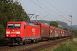 Die 185 277 zieht am 22.8.11 einen Güterzug durch Bonn-Limperich.