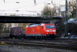 185 148-4 DB kommt mit einem KLV-Zug aus Richtung Köln und fährt in Aachen-West ein bei schöner Wintersonne am Rosenmontag 20.2.2012.