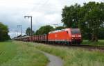 Die 185 040-3 fuhr am 02.06.2012 mit einem Güterzug von Osnabrück nach Emden, hier bei Eisinghausen.
