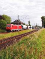 Die 185 294-6 ist hier bei der Durchfahrt in Herrath fotografiert, im Schlepp hat sie  Kalktransportwagen von der belgischen XPRESS am Abend des 6.6.2012