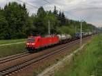Die 185 055 mit einem KLV-Zug am 05.05.2012 unterwegs bei Wernstein.