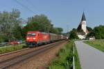 185 374 mit einem Güterzug am 28.06.2012 unterwegs bei Hausbach.