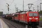 185 287 am 16.6.12 mit einer 155er und einem gemischten Güterzug in Düsseldorf-Rath.