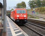 185 253-2 von Railion kommt durch Salmtal mit einem gemischten Güterzug aus Richtung Koblenz und fährt nach Trier-Erhang bei Regenwetter am 3.11.2012.