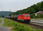 185 220 mit einem Güterzug am 02.06.2012 bei Gambach.