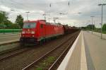 Durch den Bahnhof Viersen fährt die 185 245-8 mit einem Selbstendladewagenzug in Richtung Mönchengladbach.18.5.2013