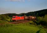 185 310 mit einem Güterzug am 28.05.2013 bei Dettenhofen.