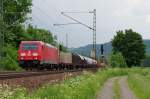 185 369 mit gemischten Güterzug am 08.06.2013 bei Rothenkirchen gen Steinbach am Wald.