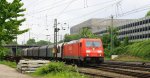 185 265-6 von Railion  kommt aus Richtung Köln,Aachen-Hbf mit einem Kurzen Coilzug aus Linz-Voestalpine(A) nach Genk-Goederen(B) und fährt in Aachen-West ein bei Wolken am 1.6.2013.
