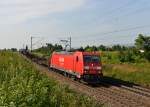 185 300 mit einem Güterzug am 07.08.2013 bei Plattling.