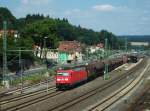 185 394 zieht am 22.August 2013 einen gemischten Güterzug durch Kronach Richtung Lichtenfels.