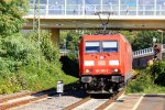 185 380-3 DB kommt durch Bad-Honnef am Rhein mit einem gemischten Güterzug aus Richtung Köln und fährt in Richtung Koblenz auf der rechten Rheinstrecke(KBS 465) am einem schönem Sommertag am 6.9.2013.