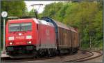Um kurz nach halb Zwei kam die 185 253-2 vorbei.Unterwegs nach Köln mit ihrer Güterfracht,hier zu sehen bei Eschweiler, bei der Durchfahrt Anfang Mai 2013.