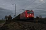 185 153-4 ebenfalls am 07.12.2013 mit einem Redbull-Zug, aber diesmal nach Bludenz (A) bei der Durchfahrt in Müllheim (Baden).