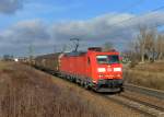 185 199 mit einem Güterzug am 12.01.2014 bei Plattling.
