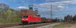 185 316 ist mit einem gemischten Güterzug auf der Saarstrecke in Richtung Völklingen unterwegs.