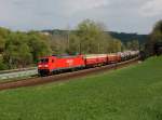 Die 185 289 mit einem Güterzug am 12.04.2014 unterwegs bei Pleinting.