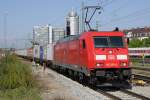 185 251 durcheilt mit ihrem Güterzug München Ost, 25.04.2014