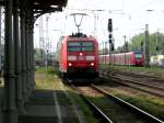 Am 27.04.2014 kam 185 018 mit einem LKW Walterzug aus Richtung Wittenberge durch Stendal und Fuhr weiter in Richtung Magdeburg.