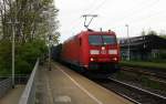 185 058-5 DB kommt durch Kohlscheid mit einem langen Unit45 Containerzug aus Katy-Wroclawskie(PL) nach Barking-Railhead(GB) und fährt die Kohlscheider-Rampe hoch nach Aachen-West bei Sonne und