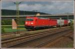 185 213-6 mit einen Aufliegerzug Richtung Süden am 08.05.14 in Retzbach-Zellingen.