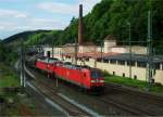 185 078-3 zieht am 17.Mai 2014 die 233 219-5 und einen gemischten Güterzug durch Kronach in Richtung Probstzella.