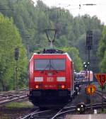 Ein Nachschuss von der 185 364-7 DB und schiebt einen schweren Coilzug aus Bremen(D) nach Kinkempois(B) und Vorne fährt eine 152 077-4 DB und fährt in Richtung
