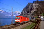 185 142, damals noch ohne Schweiz-Beklebung, auf dem Weg zum Gotthard bei Sisikon, 26.03.2007.