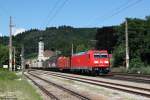 185 368 mit Güterzug am 02.08.2014 in Wernstein.