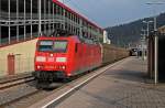 185 093-2 am 06.03.2014 bei der Durchfahrt in Horb mit einem gemischten Güterzug in Richtung Singen (Hohentwiel).