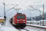 185 006-4 zieht am 31.Januar 2015 einen gemischten Güterzug durch Gundelsdorf in Richtung Saalfeld.