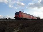 DB Schenker Rail 185 109-6 und Schwesterlok 185 xxx-x am 25.02.15 mit dem Tonerde Zug aus Domodossola in Ladenburg