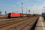 Die 185 367-0 mit gemischtem Güterzug am 03.05.2015 in Oranienburg.