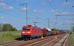 185 242 schleppte am 10.05.15 einen gemischten Güterzug durch Rodleben Richtung Magdeburg.