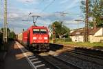 Durchfahrt am 24.06.2014 im letzten Licht von 185 211-0 mit einem Containerzug in Regensburg Prüfening.
