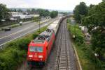 185 281-3 DB  kommt aus Richtung Koblenz mit einem langen LKW-Ambrogio-Zug aus Gallarate(I) nach Neuss(D) und fährt in Richtung Köln auf der rechten Rheinstrecke(KBS 465) bei Bad-Honnef am