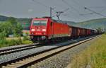 185 232-6 gesehen am 12.08.15 mit einen gemischten Güterzug bei Gambach.