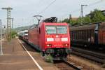 Einfahrt am 05.09.2014 in den Bahnhof von Weil am Rhein von der 185 112-0 mit einem gemischten Güterzug.