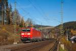 Eine 185 schleppt in Ludwigsstadt den Güterzug zwar nicht ganz alleine hoch, bekommt Hilfe von der Schublok BR 151, 02.11.2015