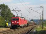185 218-5 zieht am 23.August 2015 eine unbekannte 232er und einen gemischten Güterzug durch Gundelsdorf in Richtung Saalfeld.